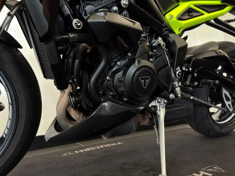 DAYTONA 765 Moto 2