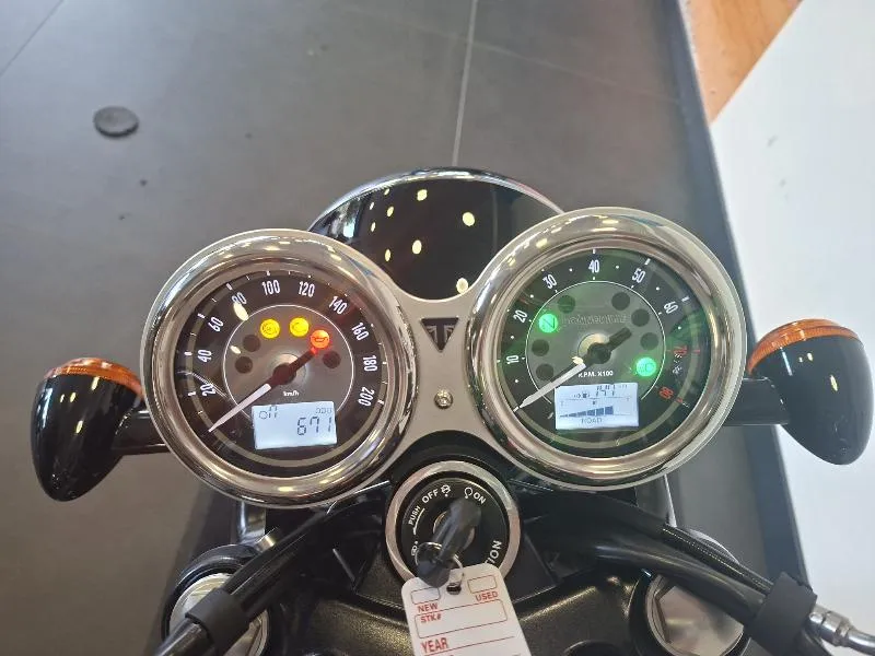 Bonneville T100