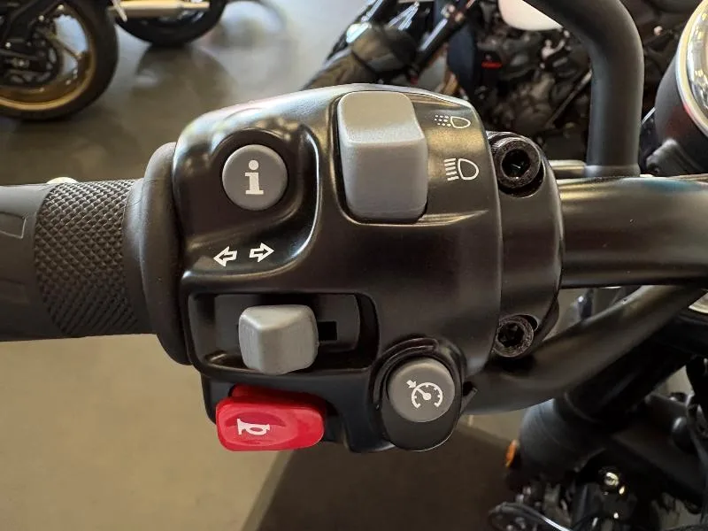 Bonneville T120 Black