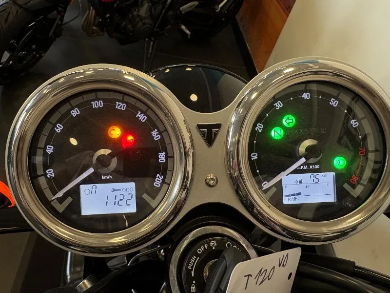 Bonneville T120 Black
