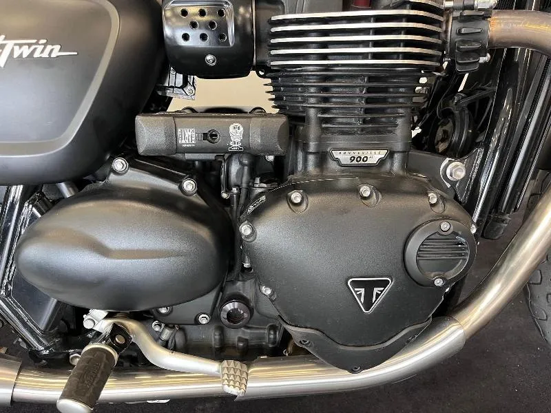 STREET TWIN  900