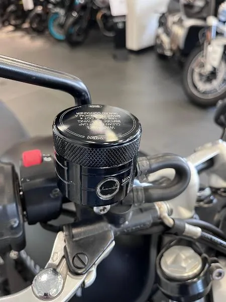 STREET TWIN  900