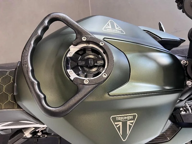 STREET TRIPLE 765 RS