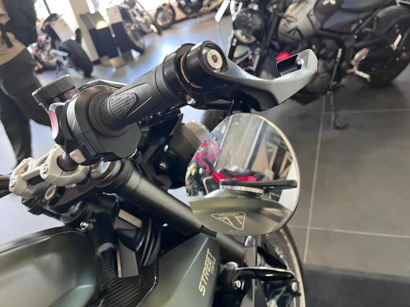 STREET TRIPLE 765 RS