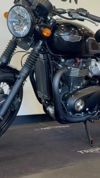 Bonneville T120 Black