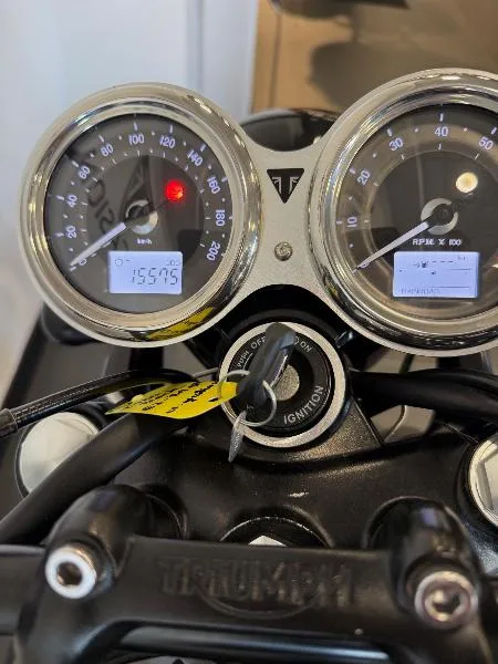 Bonneville T120 Black