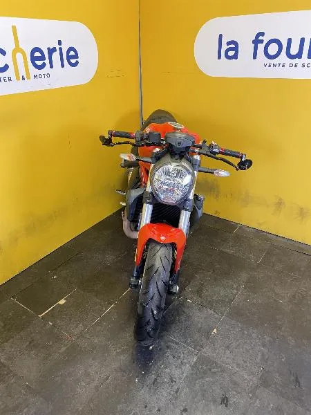 MONSTER 821