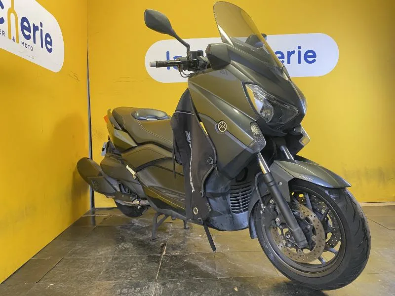 XMAX 400