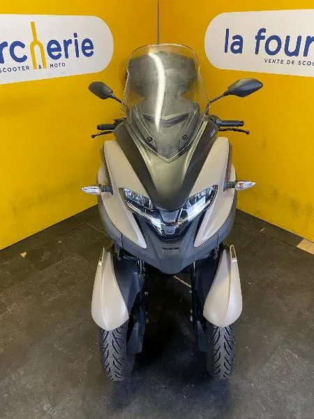 TRICITY 300