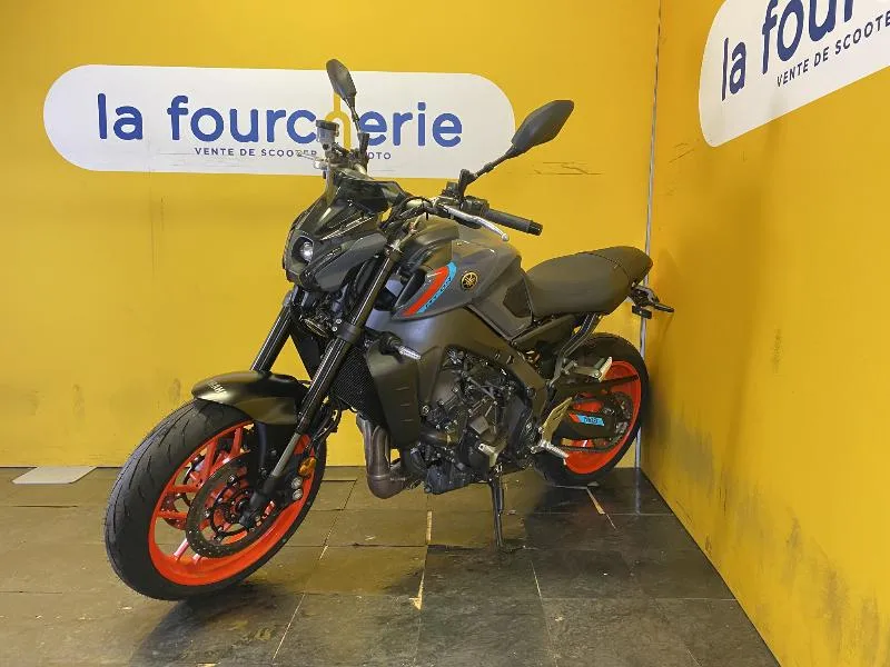 MT09