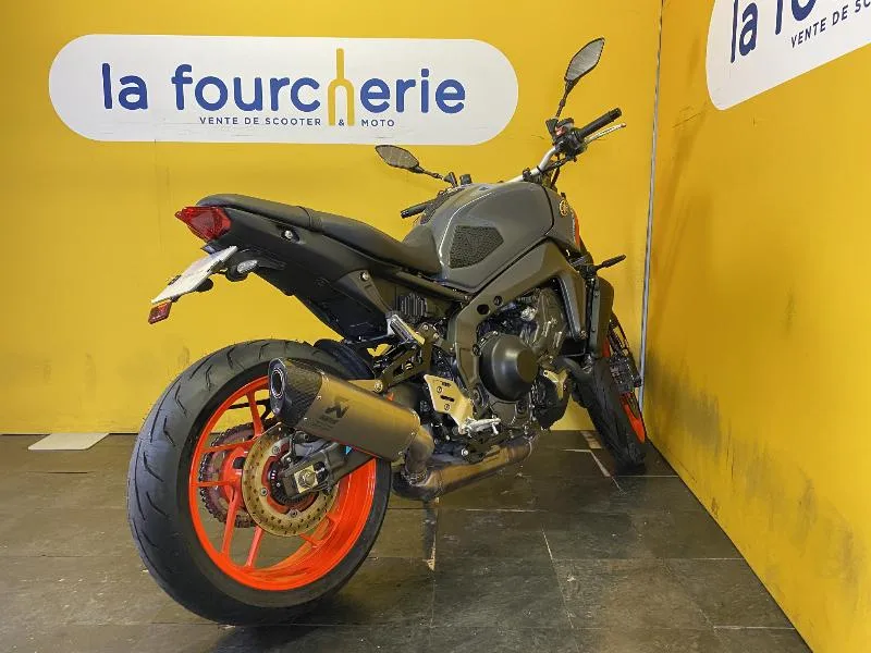MT09