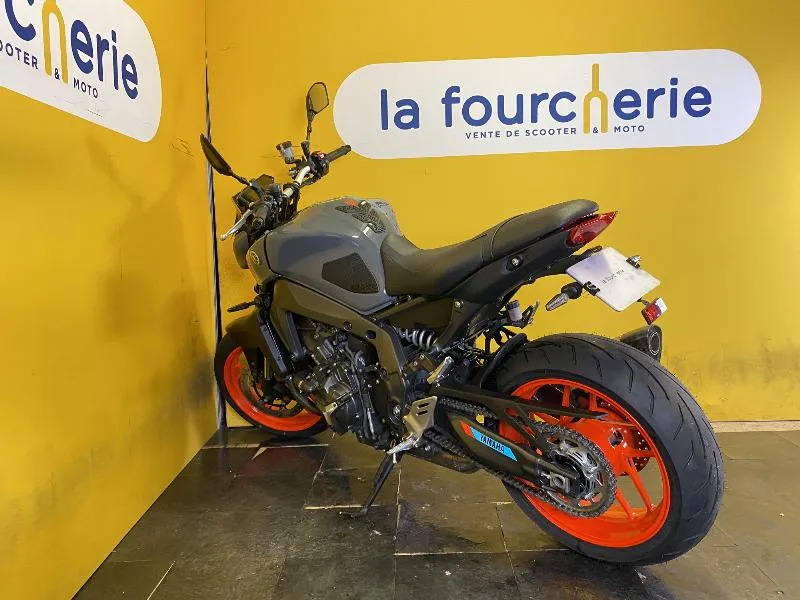 MT09