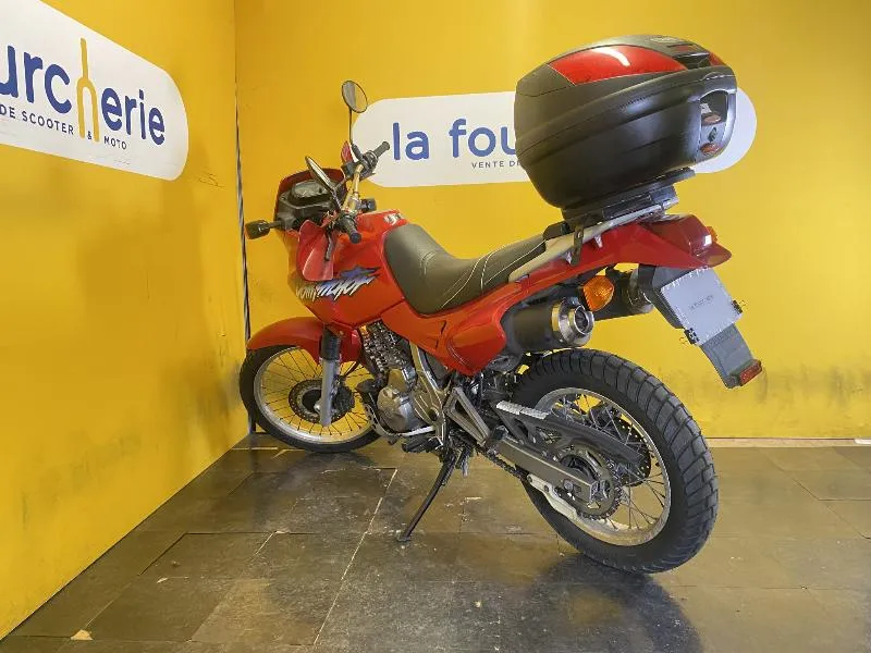 NX 650 DOMINATOR 
