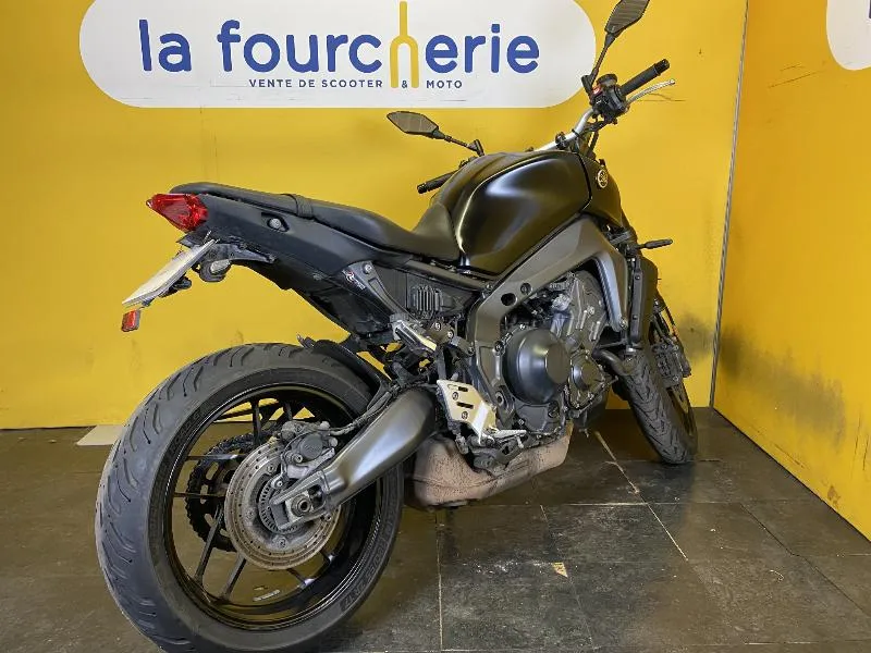 MT09