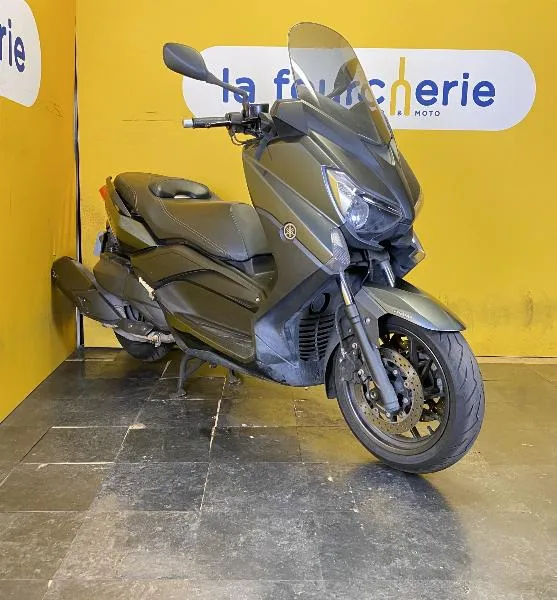 XMAX 400