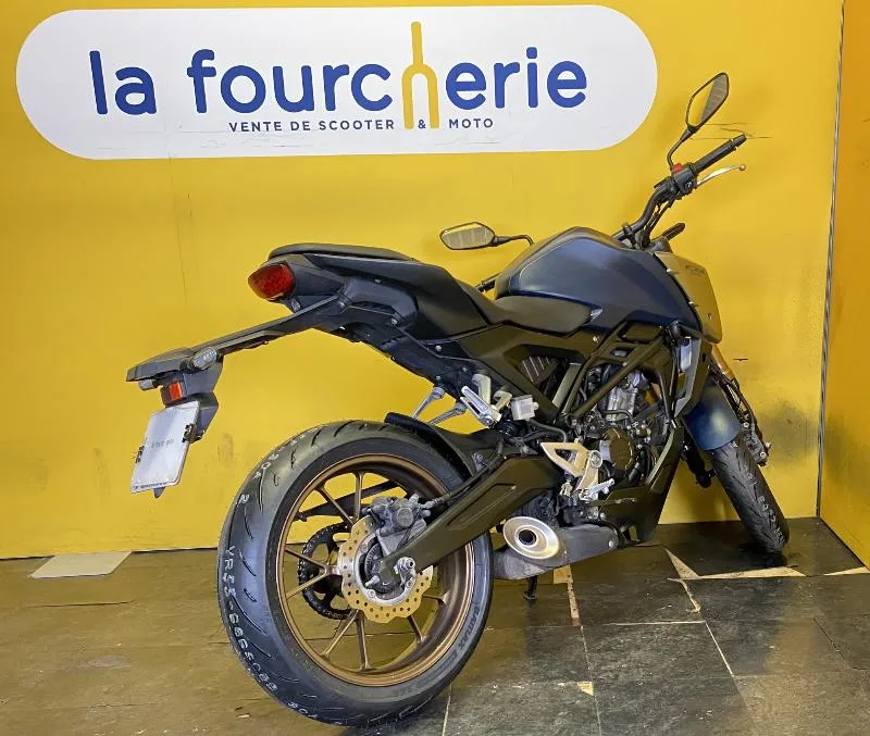 CB 125  R