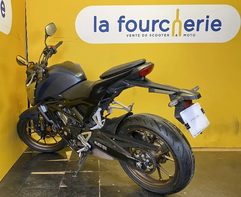 CB 125  R