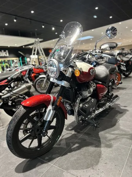 SUPER METEOR 650