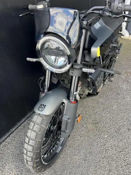 SVARTPILEN 125 ABS