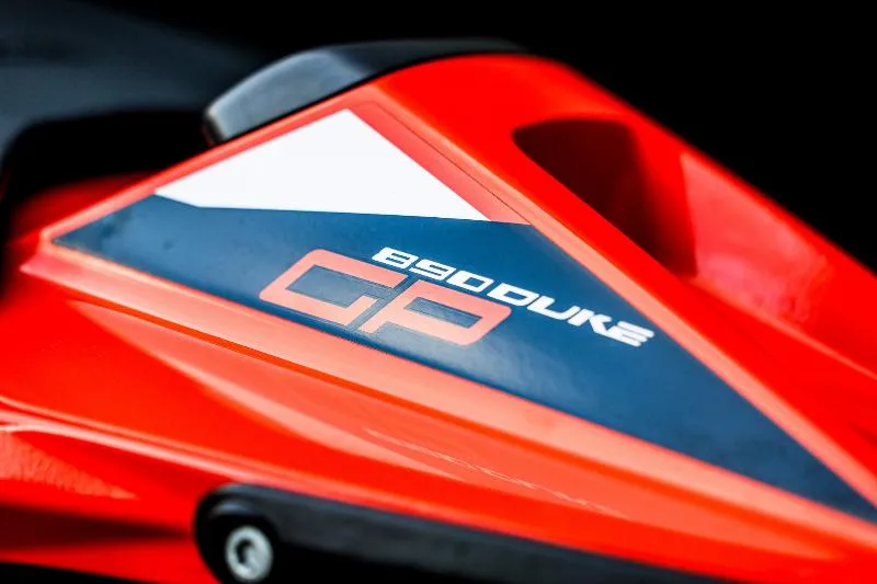 890 DUKE GP