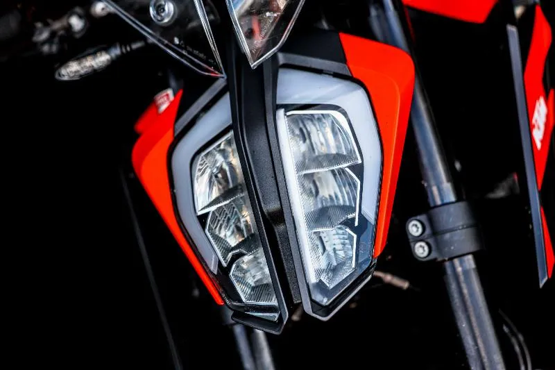 890 DUKE GP
