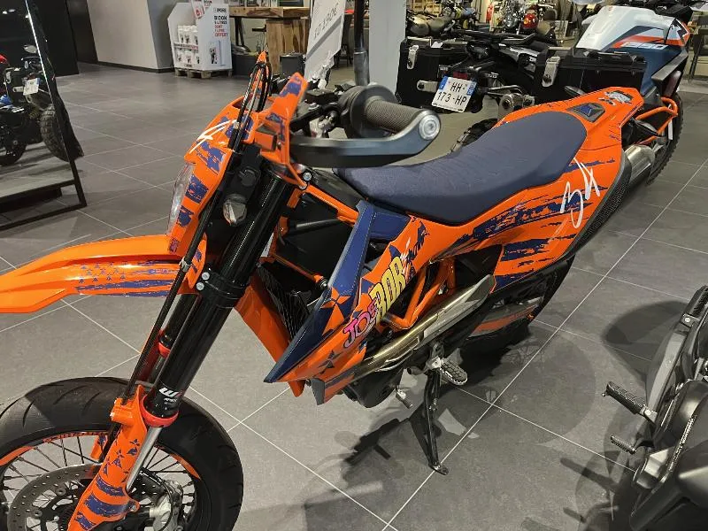 690 SMC R