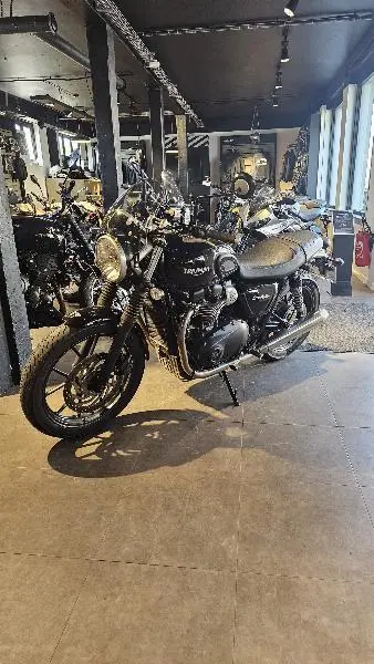 STREET TWIN  900 2016