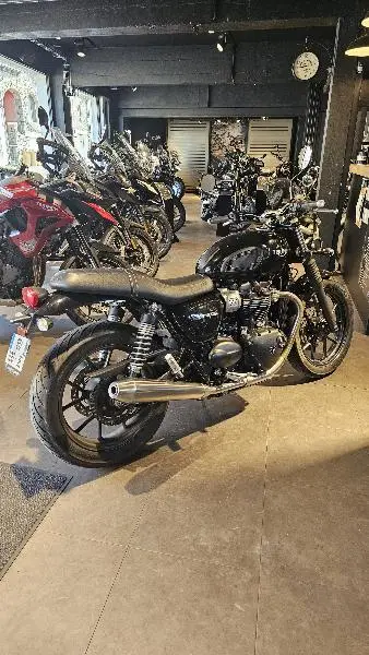 STREET TWIN  900