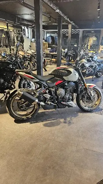 TRIDENT 800