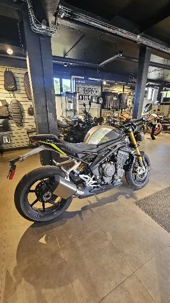 SPEED TRIPLE 1200 RS