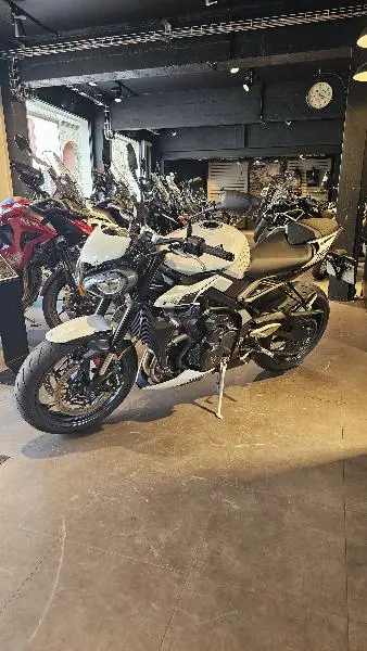 STREET TRIPLE 765 R