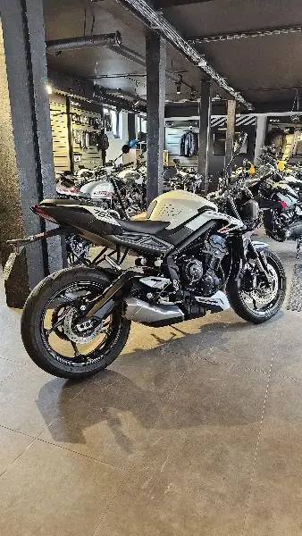 STREET TRIPLE 765 R
