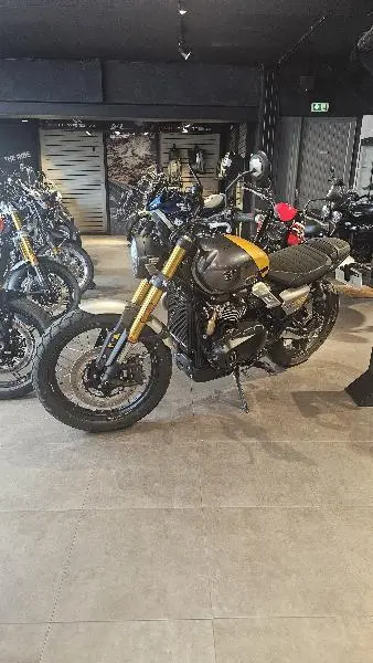 SCRAMBLER 900