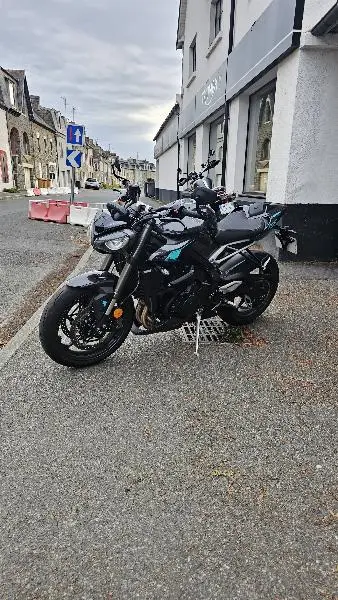 STREET TRIPLE 765 RS