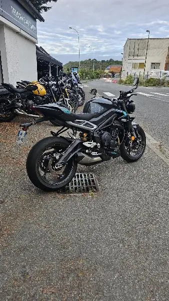 STREET TRIPLE 765 RS