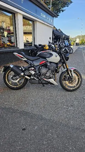 TRIDENT 800