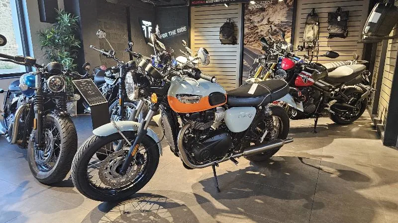 Bonneville T100