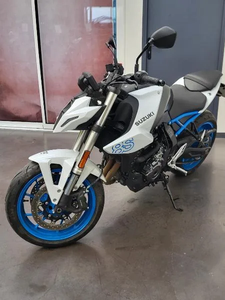 GSX8S