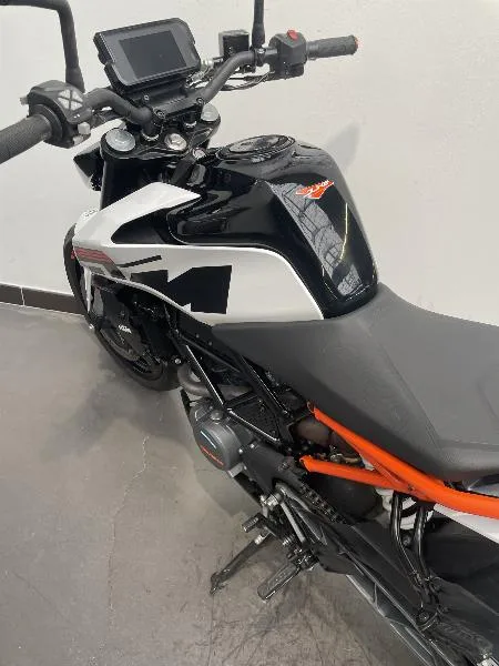 125 DUKE ABS