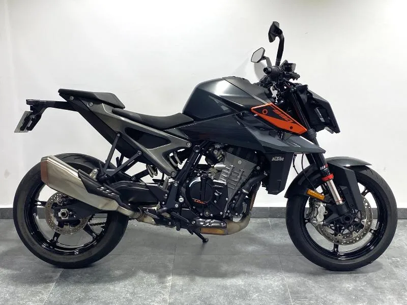990 DUKE 2025