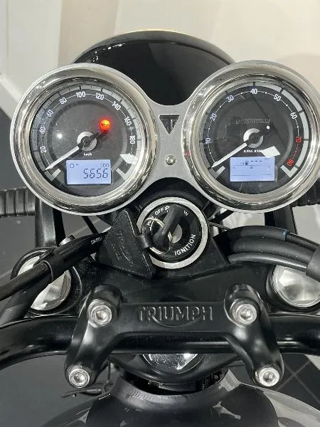 Bonneville T120 Black
