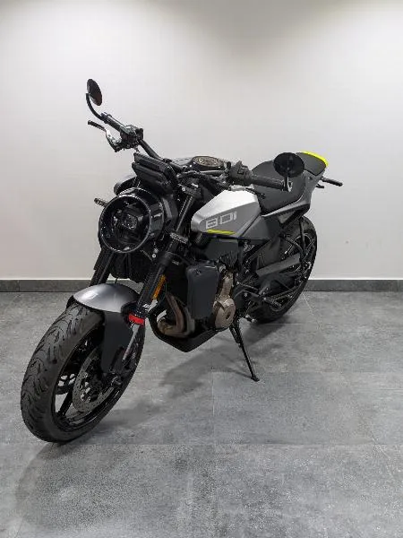 801 Vitpilen