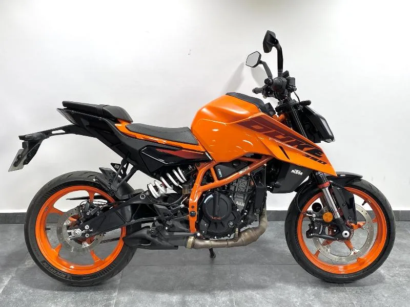 390 DUKE