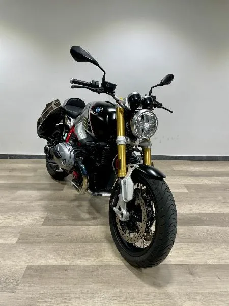 R NineT