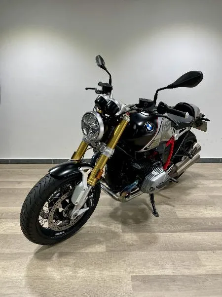 R NineT