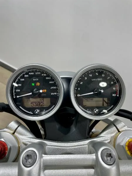 R NineT