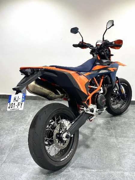 690 SMC R