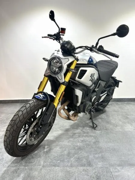 CLX 700