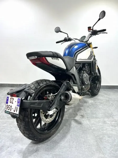 CLX 700