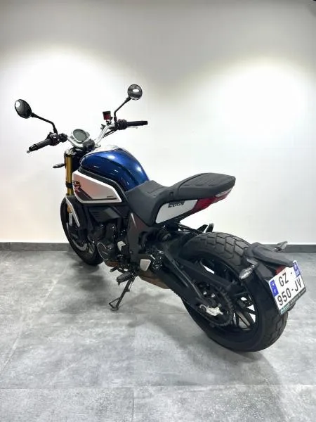 CLX 700